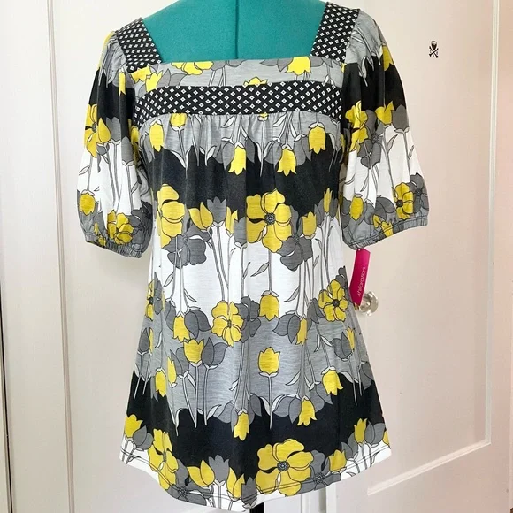 Target Xhilaration, Size Medium Women’s Blouse - Picture 2 of 7